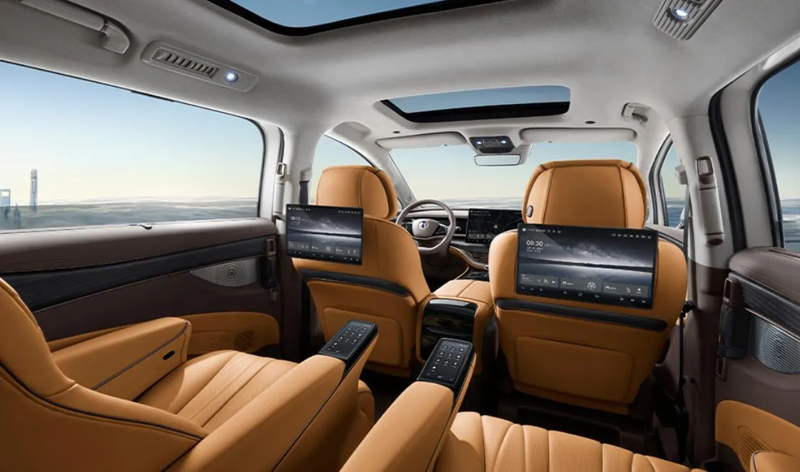 byd_denza_cabin